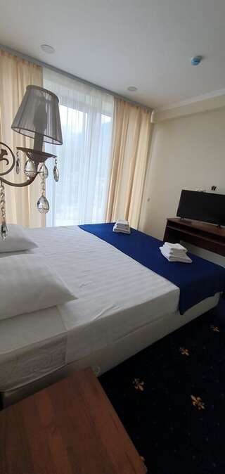 Отель Evropa Гагра Стандартный двухместный номер с 1 кроватью или 2 отдельными кроватями-5