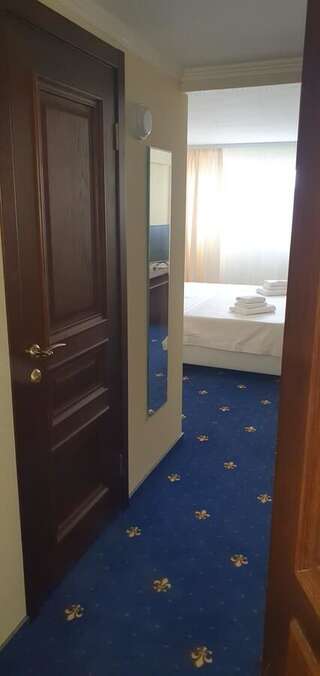 Отель Evropa Гагра Двухместный номер эконом-класса с 1 кроватью или 2 отдельными кроватями-5