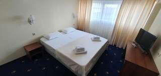 Отель Evropa Гагра Двухместный номер эконом-класса с 1 кроватью или 2 отдельными кроватями-8